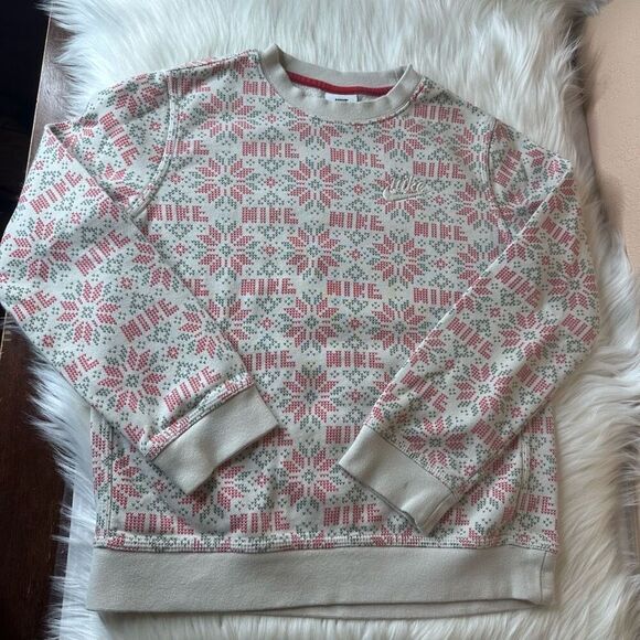 Nike Festive Sweatshirt Quilt Pattern Youth Size Medium - Picture 12 of 12